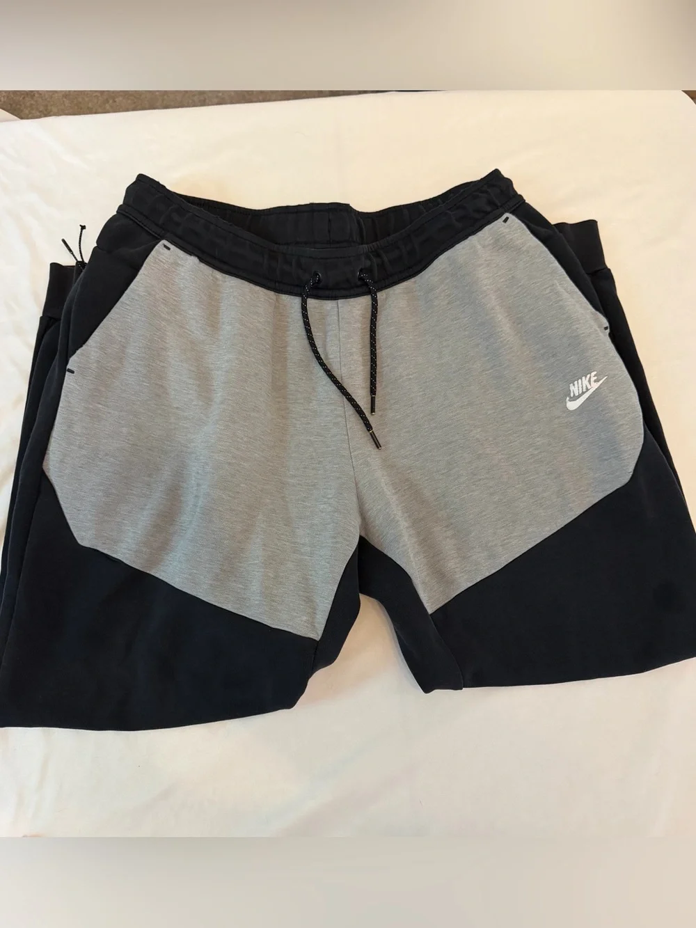 Nike Tech Fleece Joggers Men’s XL Black Gray Colorblock Sweatpants Athletic
